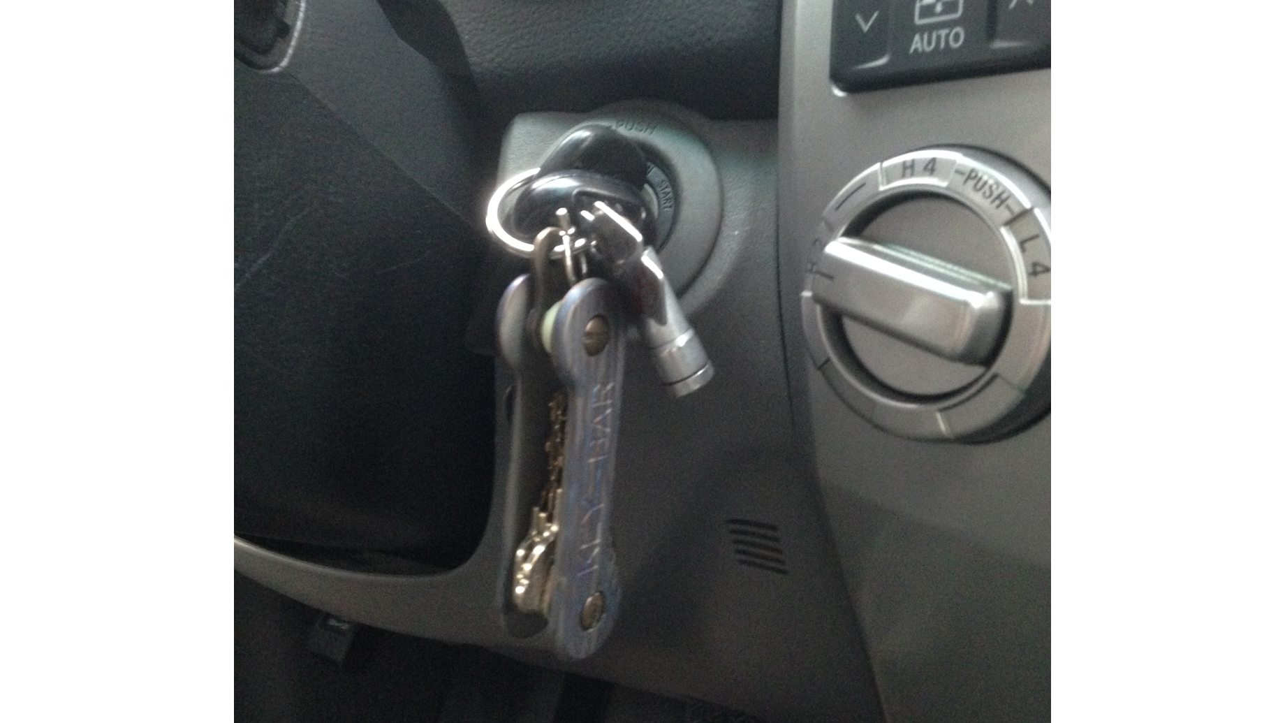 Key-bar-in-car